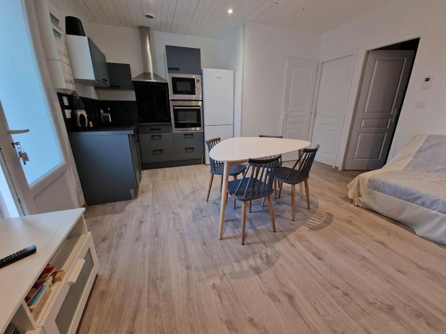 Superbe Appartement Renove A Neuf Centre Bourg Brem-Sur-Mer Exteriör bild