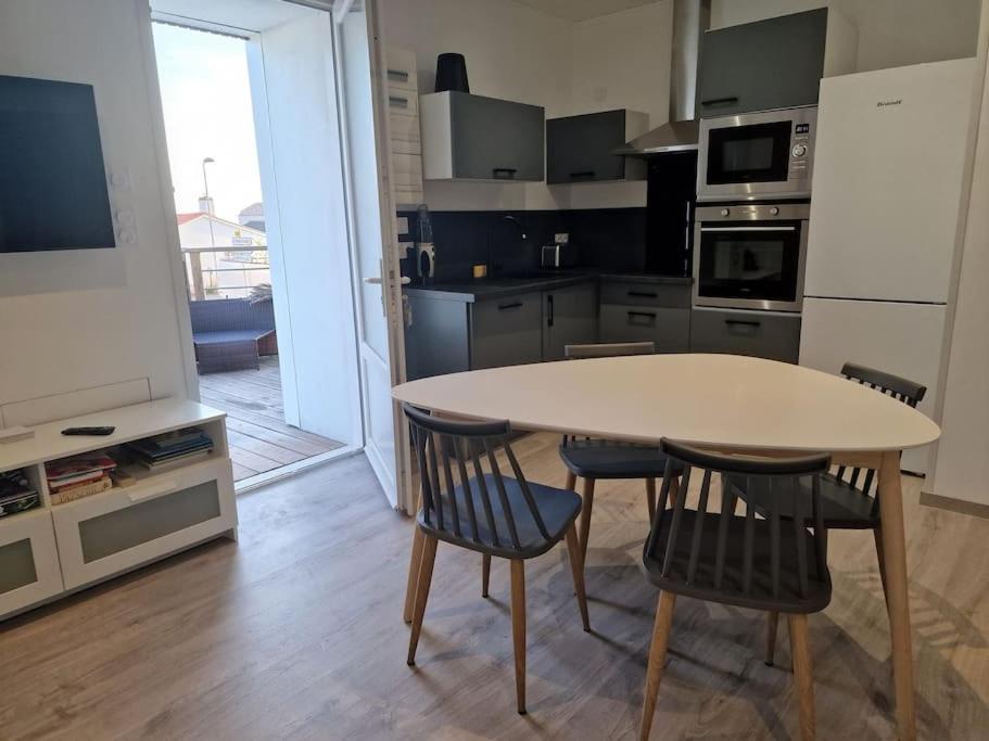 Superbe Appartement Renove A Neuf Centre Bourg Brem-Sur-Mer Exteriör bild